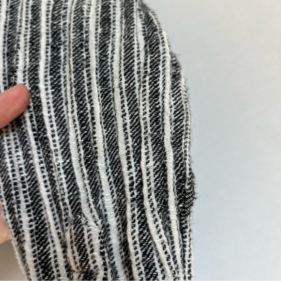 Free People Lust For Life Crop Top Sz S Twist Front Stripe Black White EUC - Picture 16 of 16